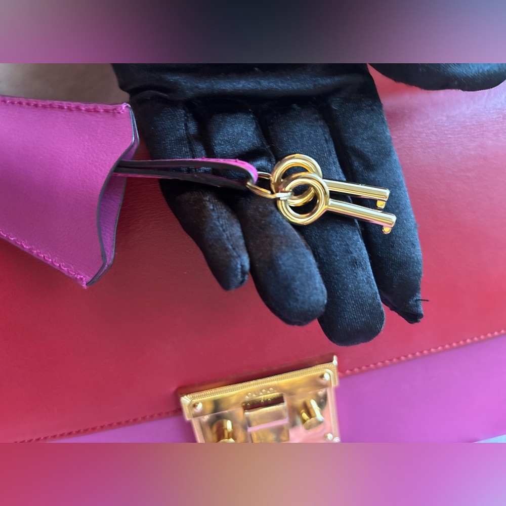 Large Gucci Pink & Red Leather Purse with Gold Lock/Key/Chain & COA - Picture 4 of 16